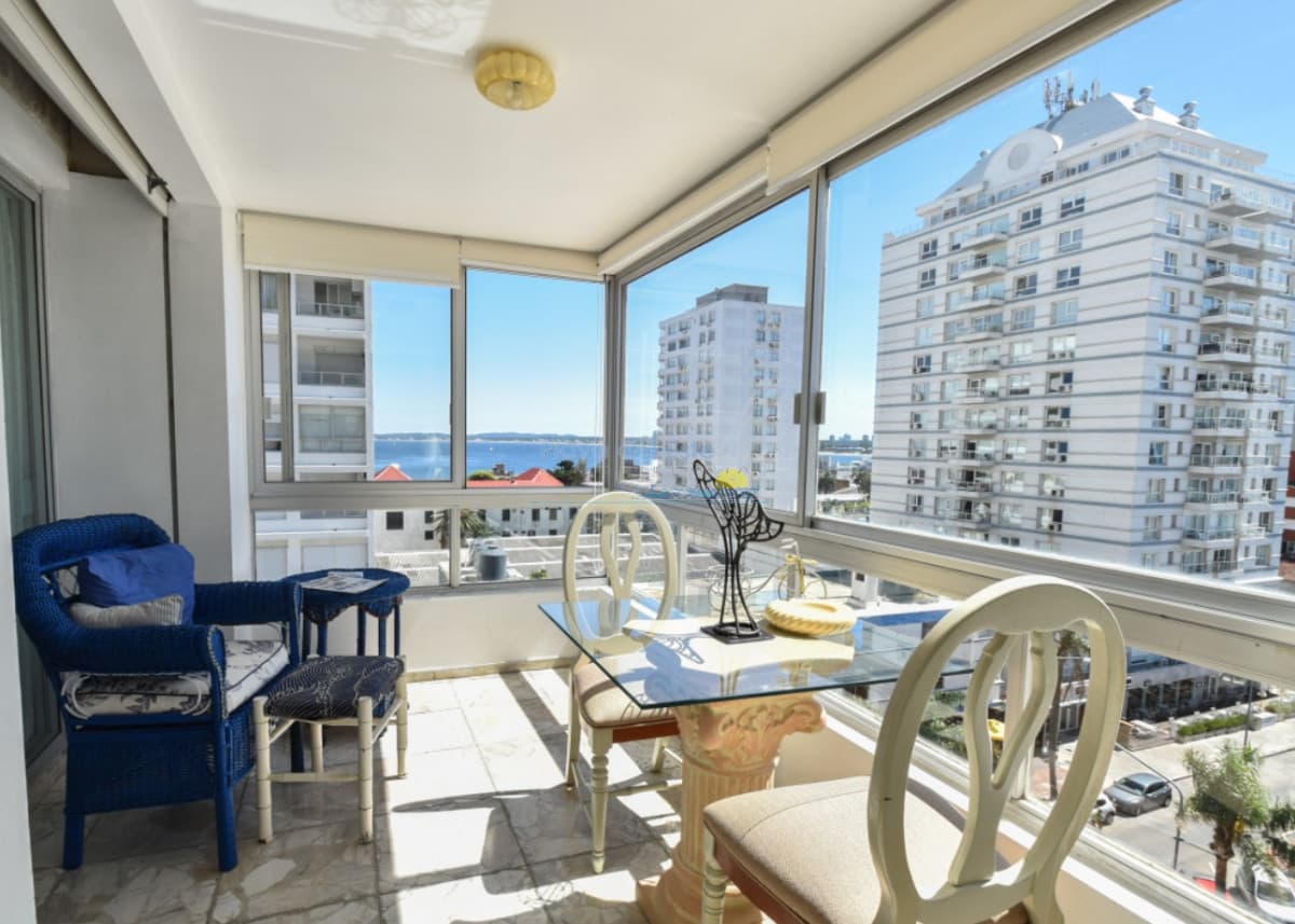 Apartamento en venta de 2 dormitorios . Reciclado con garage , Punta del este , Gorlero  - Inmobiliaria Playa del Este