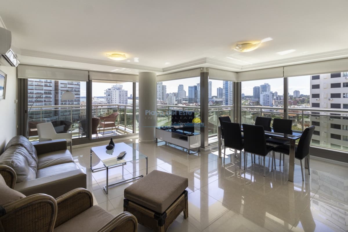 Apartamento en Alquiler en Punta del este 2 dormitorios , Torre imperiale , Playa brava   - Inmobiliaria Playa del Este