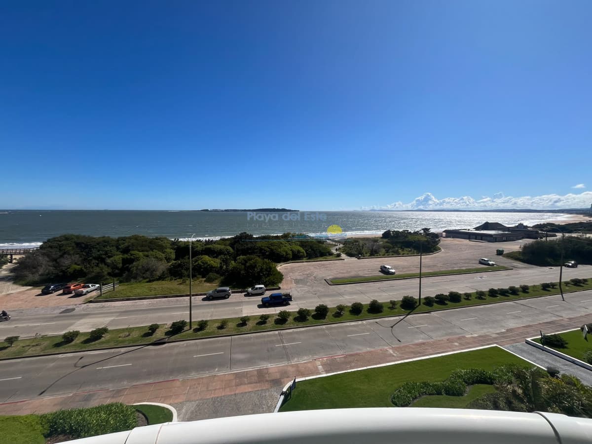 Apartamento en Venta en Torre Millenium , Punta del este , Playa mansa  - Inmobiliaria Playa del Este