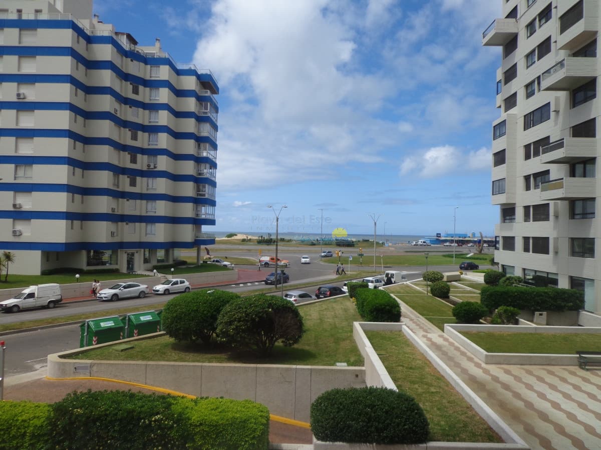 Apartamento en alquiler temporal de 3 dormitorios en Punta del este , Playa Mansa  - Inmobiliaria Playa del Este