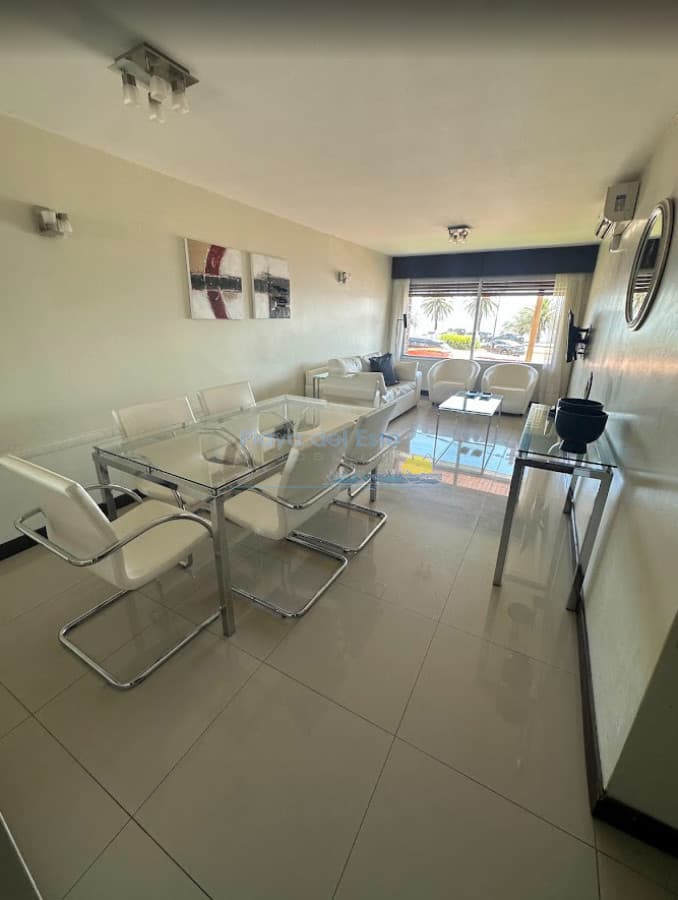 Apartamento en alquiler temporal de 2 dormitorios en Punta del este , Playa mansa , península  - Inmobiliaria Playa del Este
