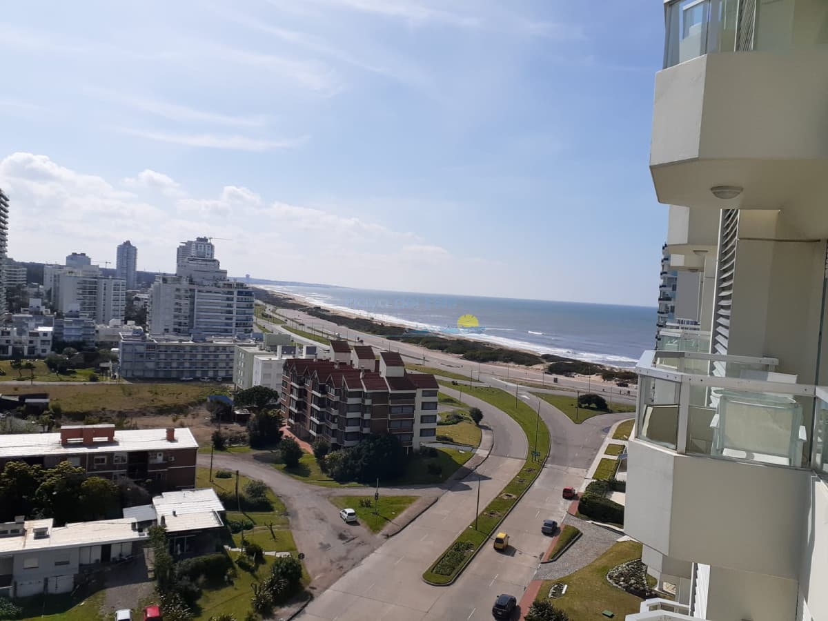 Apartamento alquiler temporal de 2 dormitorios en Torre Marina , Punta del este , Playa Brava  - Inmobiliaria Playa del Este