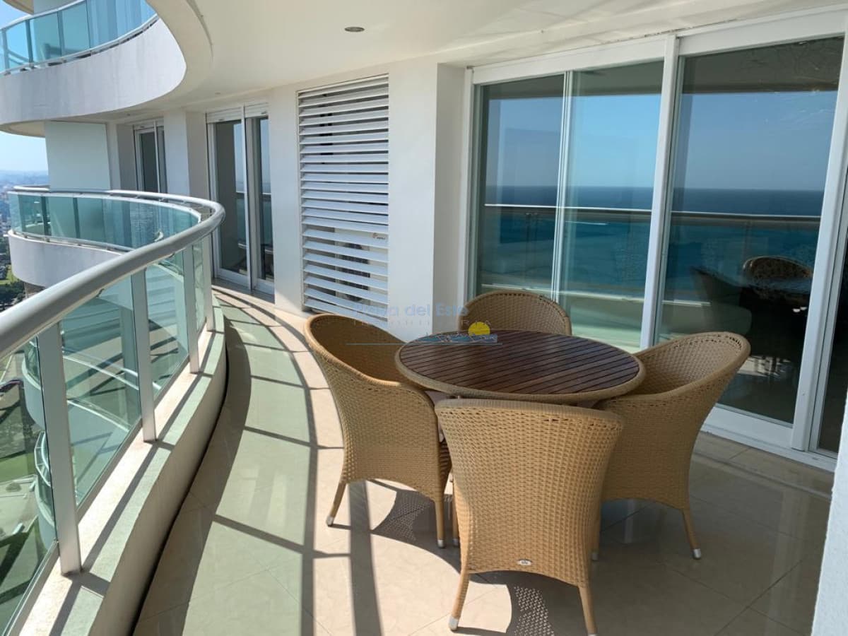 Apartamento en alquiler temporal de 3 dormitorios en Torre Aquarela , Playa mansa , Punta del este  - Inmobiliaria Playa del Este