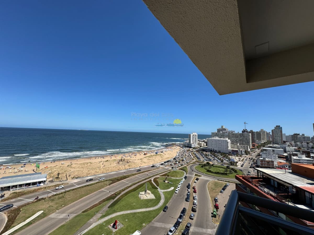 Apartamento en venta de 4 dormitorios  en Torre Imperiale , Punta del este , Playa brava a pasos del Shopping  - Inmobiliaria Playa del Este