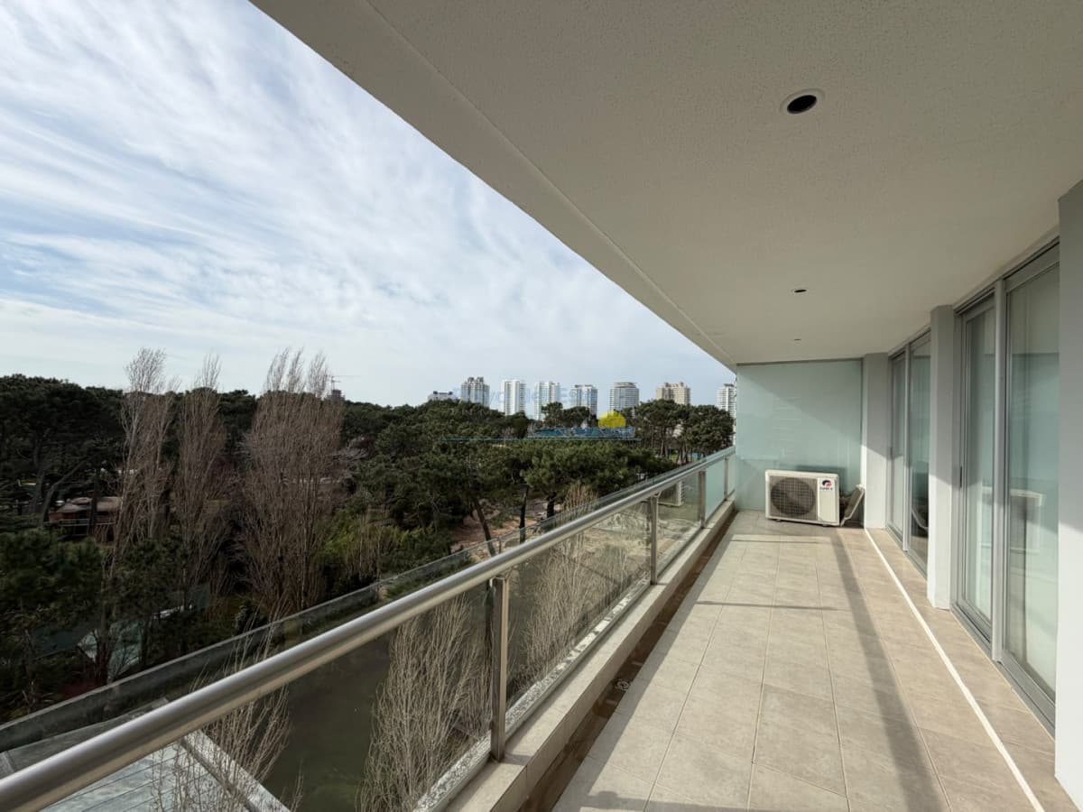 Apartamento en venta de 2 dormitorios a pasos de Punta Shopping , Punta del este  - Inmobiliaria Playa del Este