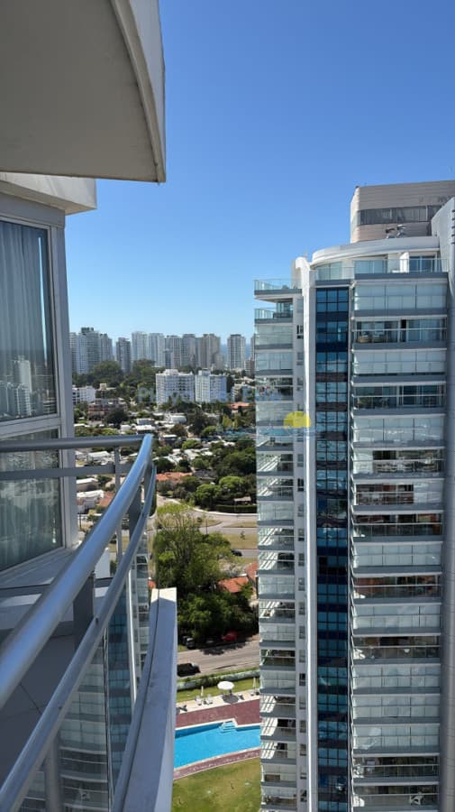 Apartamento en venta en Punta del este 3 dormitorios y servicio , Torre Sunrise , Playa mansa  - Inmobiliaria Playa del Este