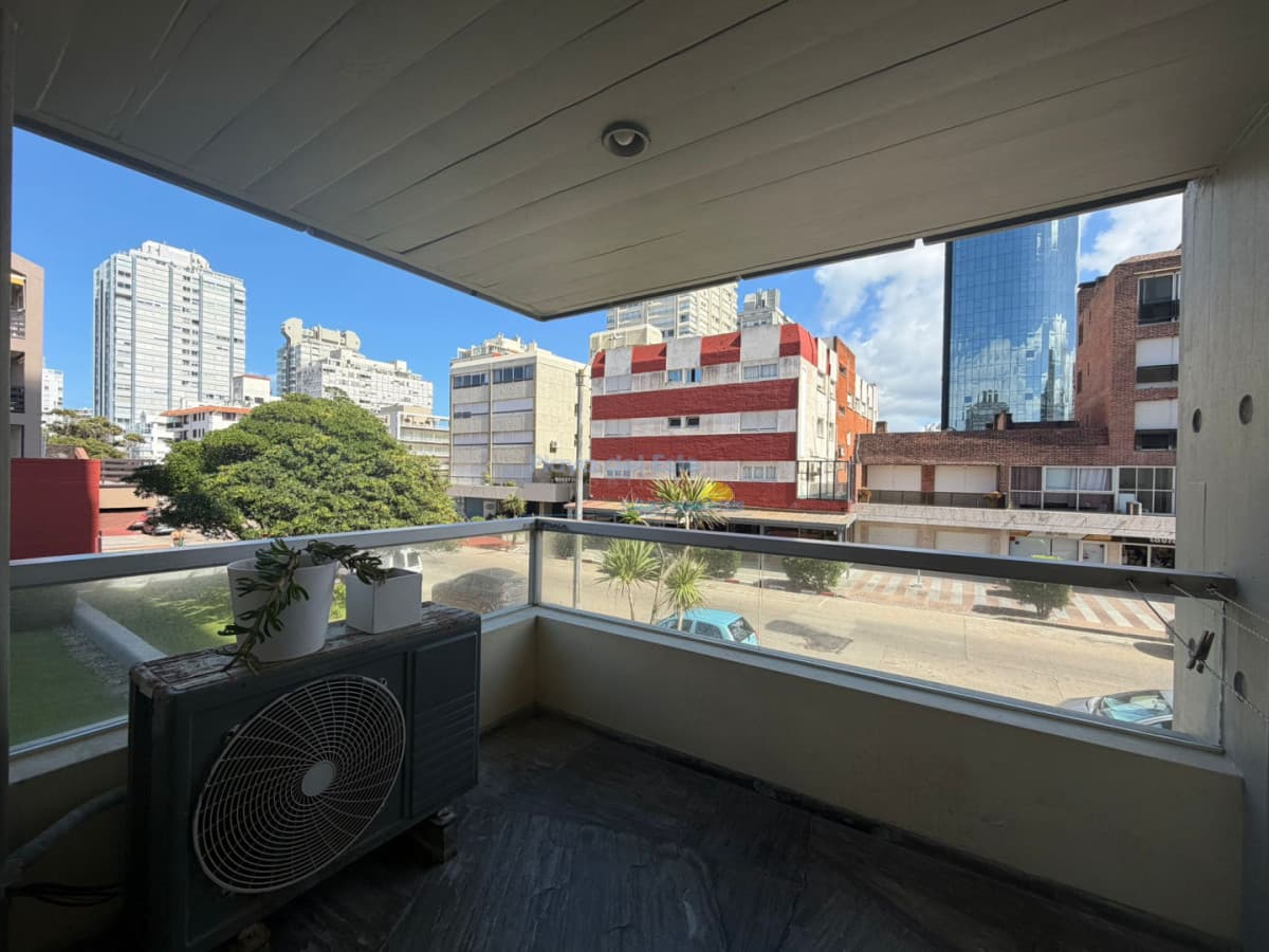 Apartamento en venta de 2 dormitorios en Península , Punta del este  - Inmobiliaria Playa del Este