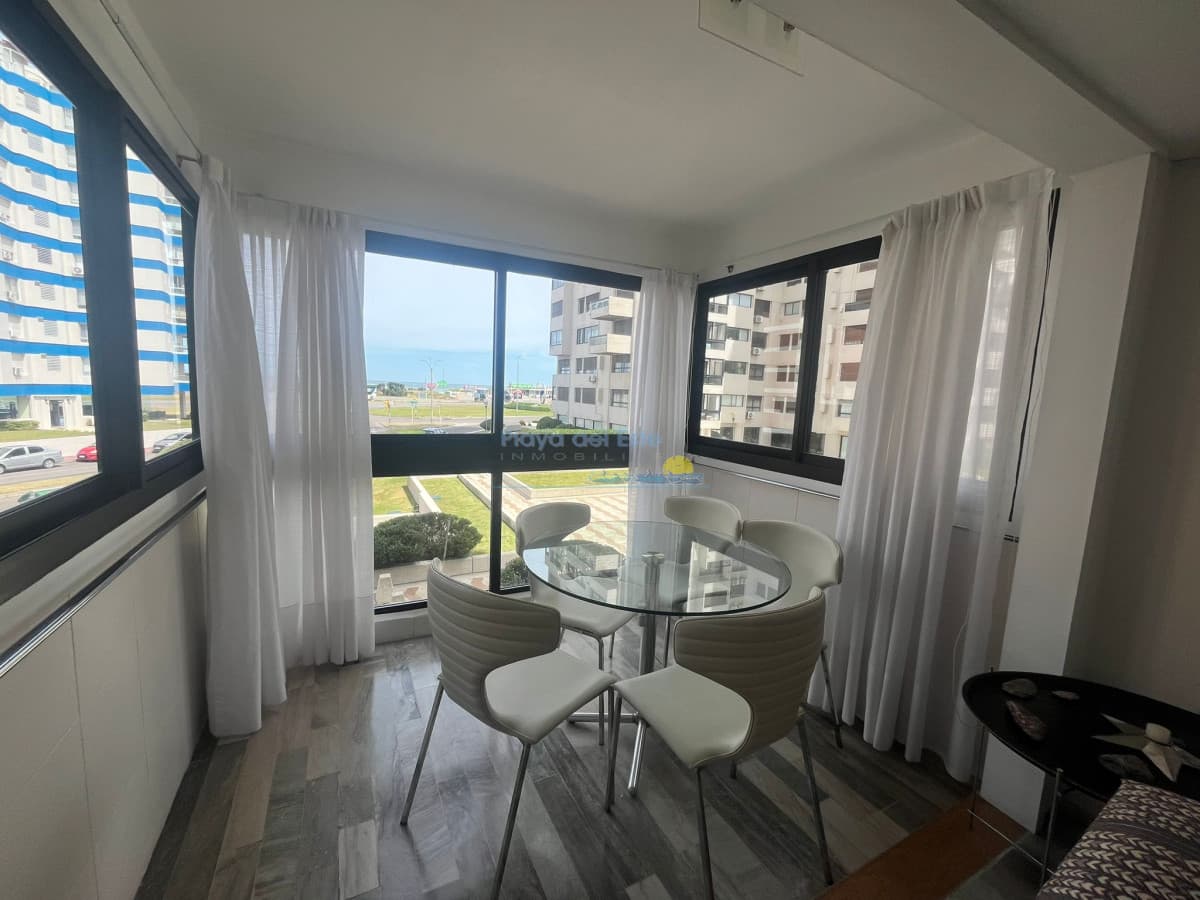 Apartamento en alquiler temporal de 3 dormitorios en Punta del este , Playa Mansa  - Inmobiliaria Playa del Este