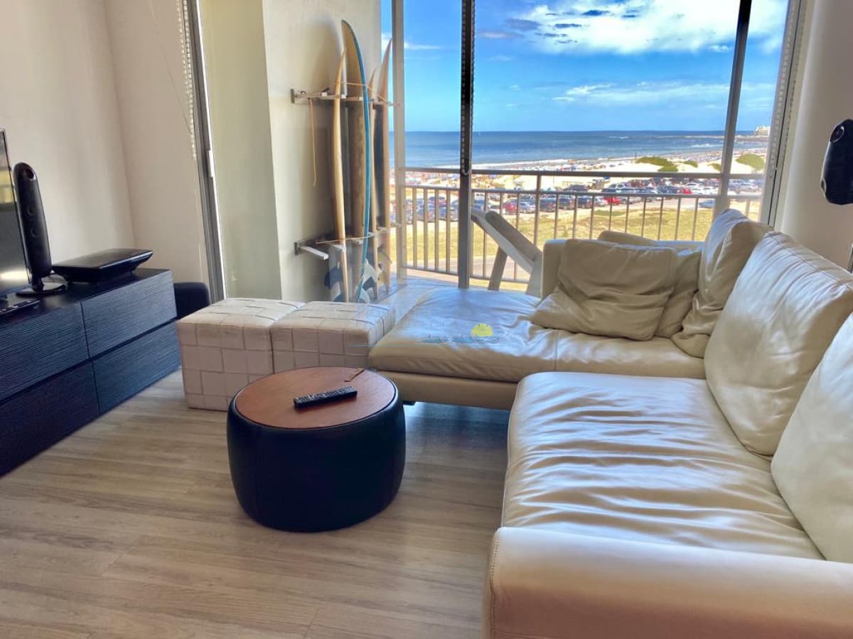Apartamento en alquiler temporal de 3 dormitorios en Punta del este , Playa brava  - Inmobiliaria Playa del Este