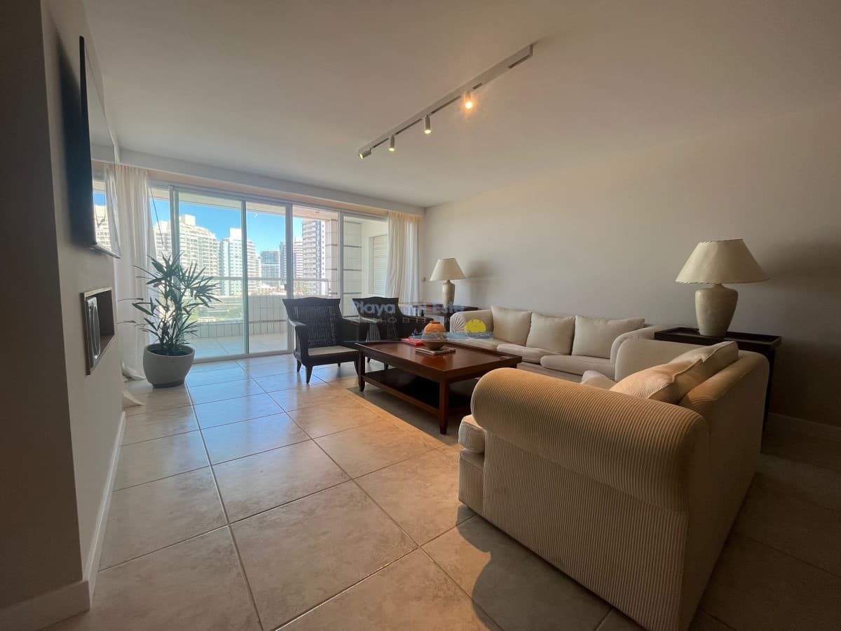 Apartamento en Alquiler de 3 dormitorios en Punta del este , Playa Brava , Torre Nueva York  - Inmobiliaria Playa del Este