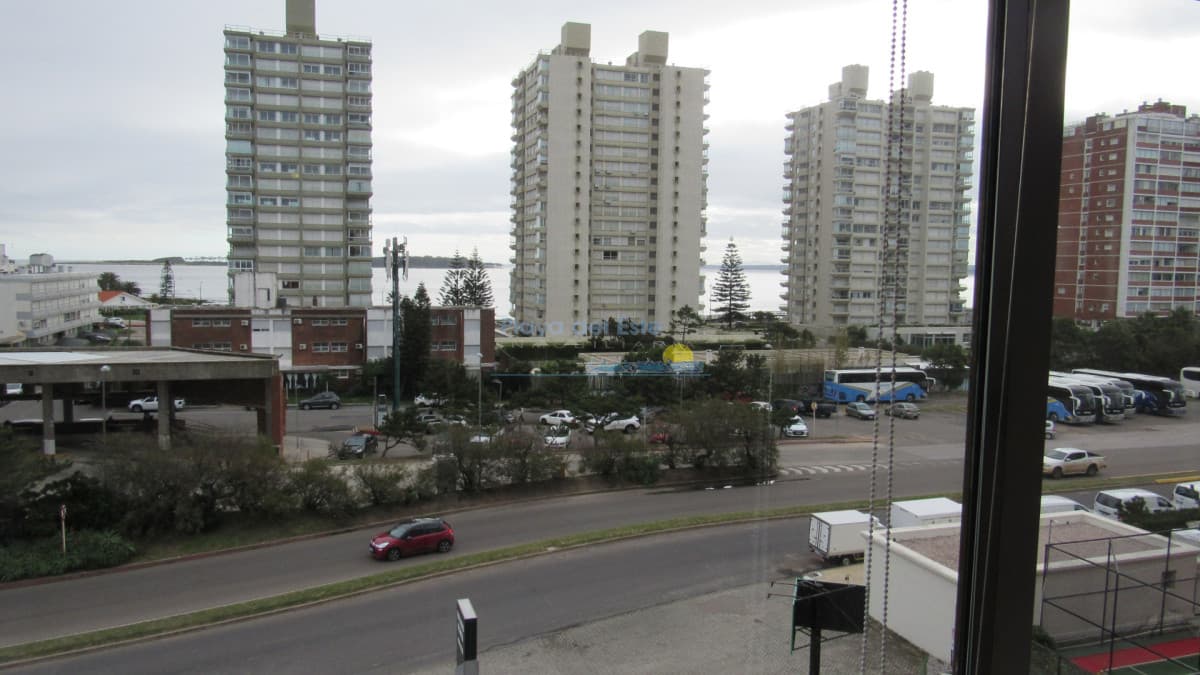 Apartamento de 2 dormitorios en venta Frente al mar , Punta del este . Playa Brava  - Inmobiliaria Playa del Este