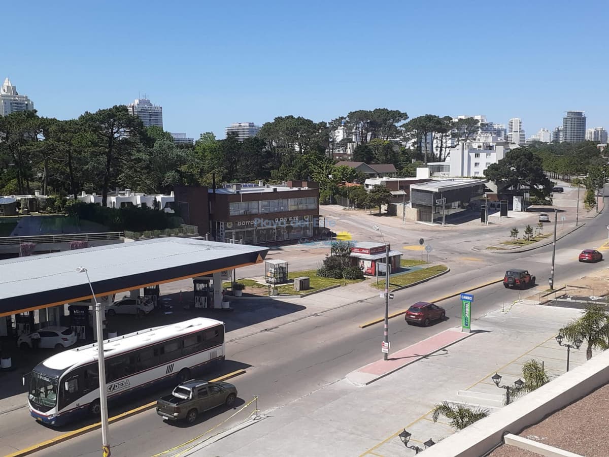 Apartamento de 3 Dormitorios en Alquiler temporal en PLACE LAFAYETTE , Punta del este  - Inmobiliaria Playa del Este