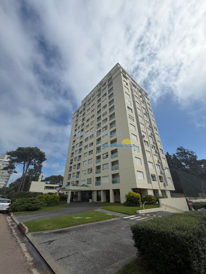 Apartamento en alquiler de 1 dormitorio en Punta del este , Edificio Doce Lunas  - Inmobiliaria Playa del Este