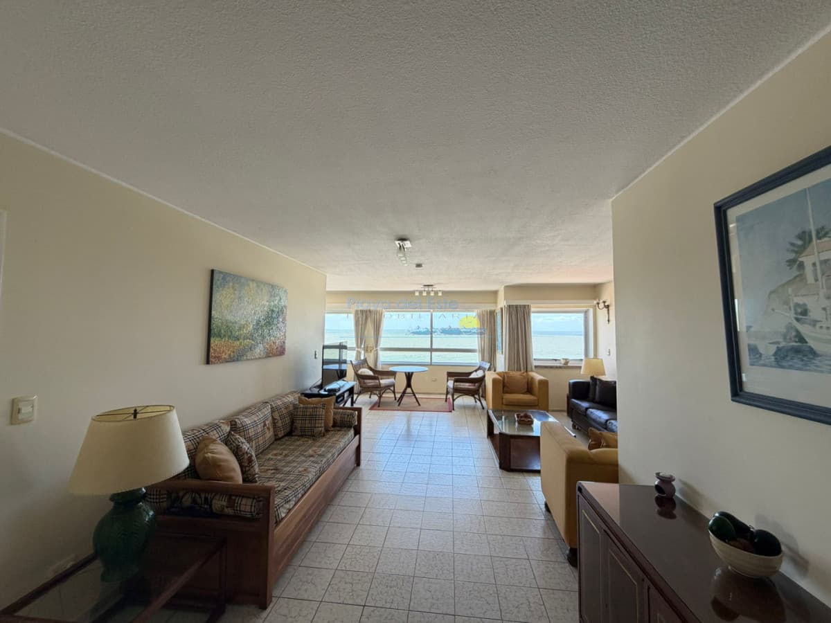 Apartamento en venta de 2 dormitorios y servicio en Torre Van Gogh , Península , Punta del este  - Inmobiliaria Playa del Este