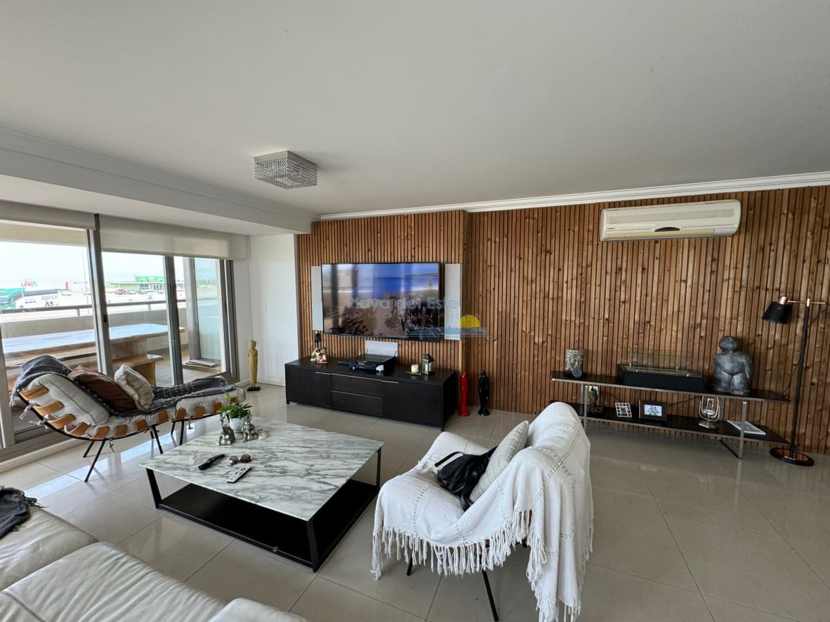 Apartamento de 4 dormitorios en Punta del este , Torre imperiale . Playa brava  - Inmobiliaria Playa del Este