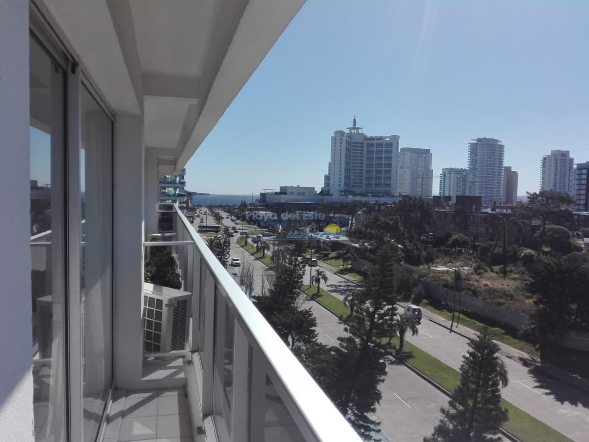 Apartamento en Venta de 2 dormitorios y medio en Punta del este , Playa Brava , Edificio Long Beach  - Inmobiliaria Playa del Este