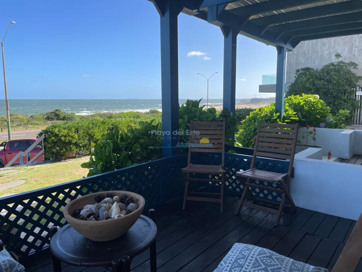 Apartamento duplex en alquiler de temporada de 2 dormitorios en Punta del este  - Inmobiliaria Playa del Este