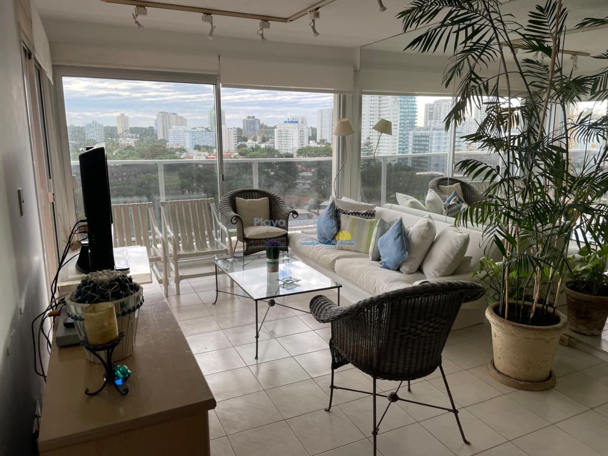 Apartamento de 2 dormitorios en Edificio Long beach , playa brava , Punta del este  - Inmobiliaria Playa del Este