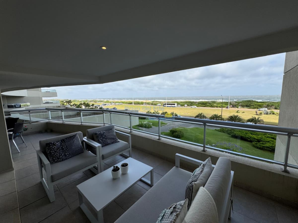 Apartamento en alquiler temporal de 4 dormitorios en Torre Lobos , Punta del este  - Inmobiliaria Playa del Este
