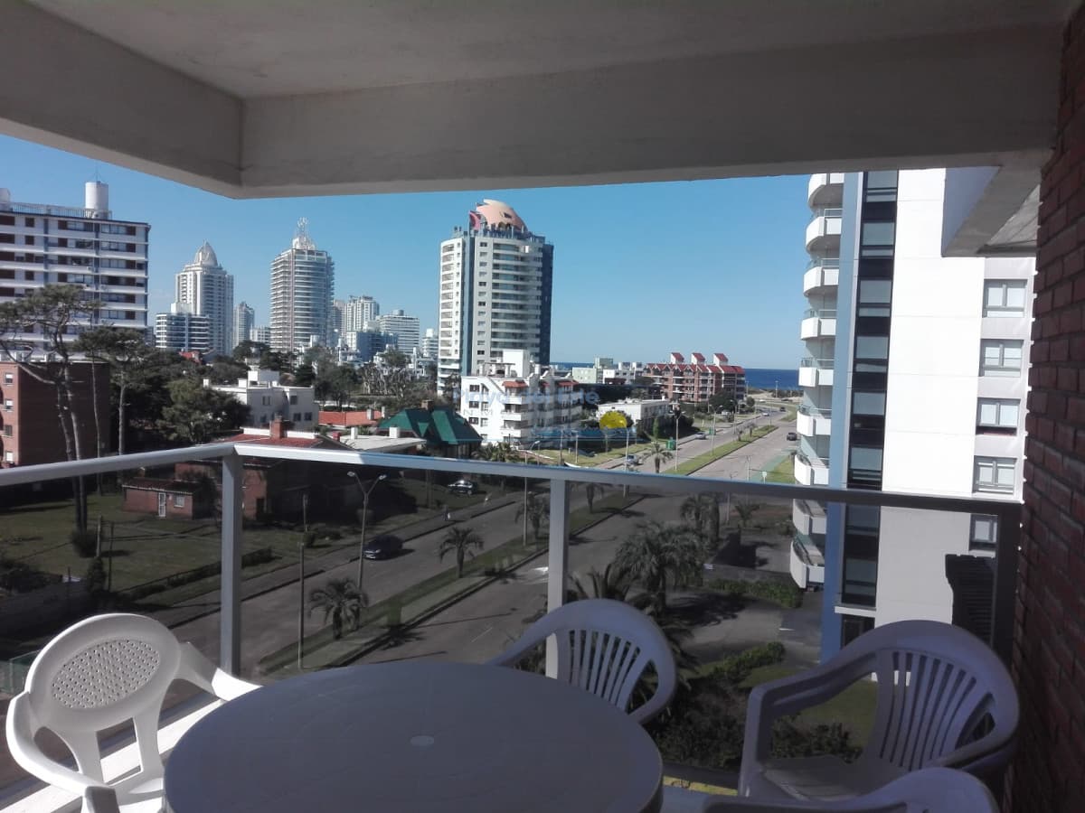Apartamento en Venta de 2 dormitorios y medio en Punta del este , Playa Brava , Edificio Long Beach  - Inmobiliaria Playa del Este