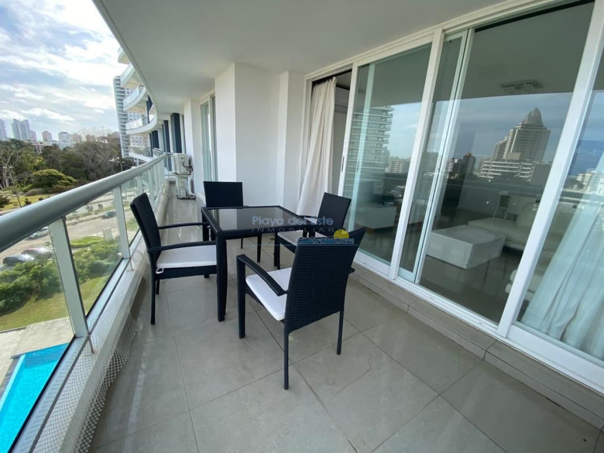 Apartamento de 2 dormitorios en alquiler temporal en Torre One , Punta del este , Playa Brava  - Inmobiliaria Playa del Este