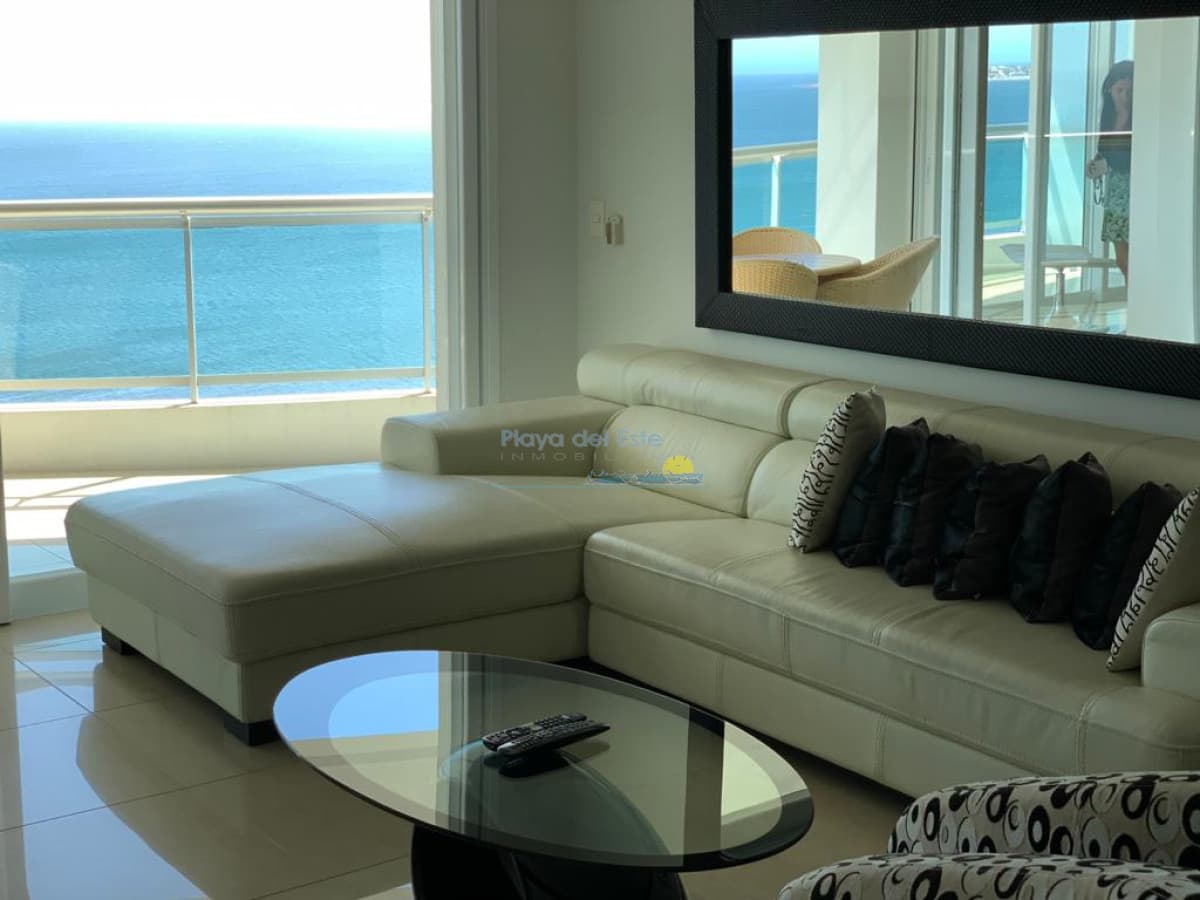 Apartamento en alquiler temporal de 3 dormitorios en Torre Aquarela , Playa mansa , Punta del este  - Inmobiliaria Playa del Este