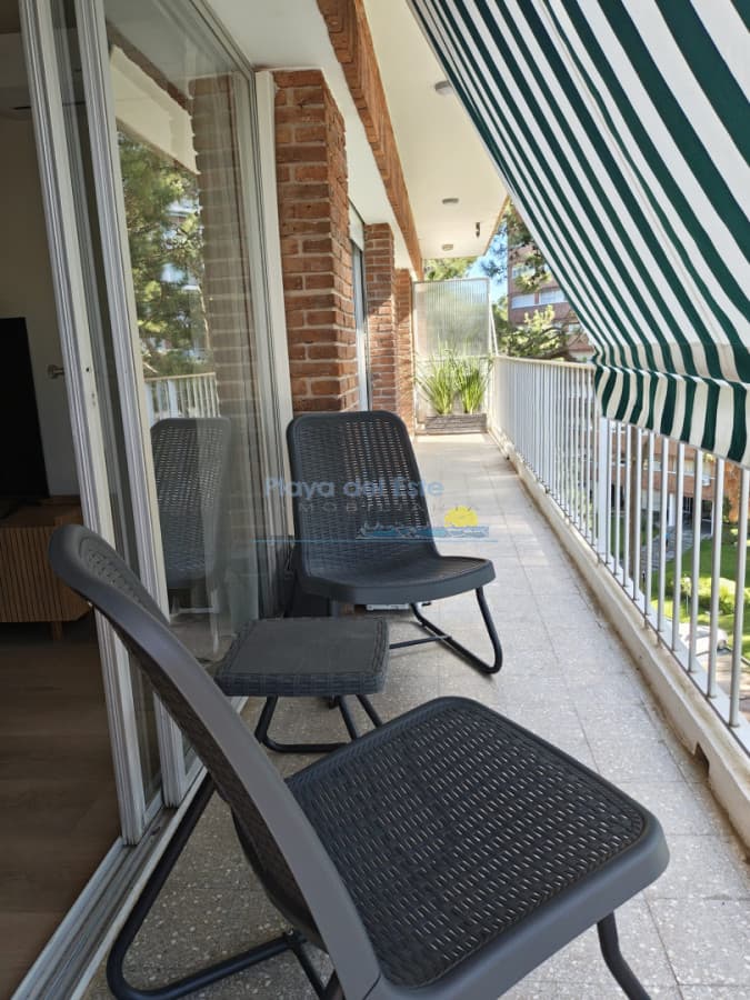 Apartamento de 2 dormitorios en Alquiler temporal , Punta del este , Playa Mansa  - Inmobiliaria Playa del Este