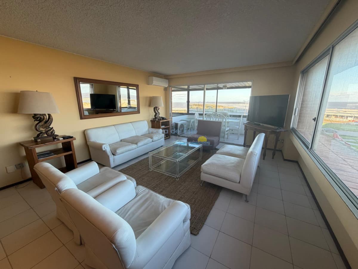 Apartamento de 3 dormitorios en Playa Mansa , Punta del este  - Inmobiliaria Playa del Este