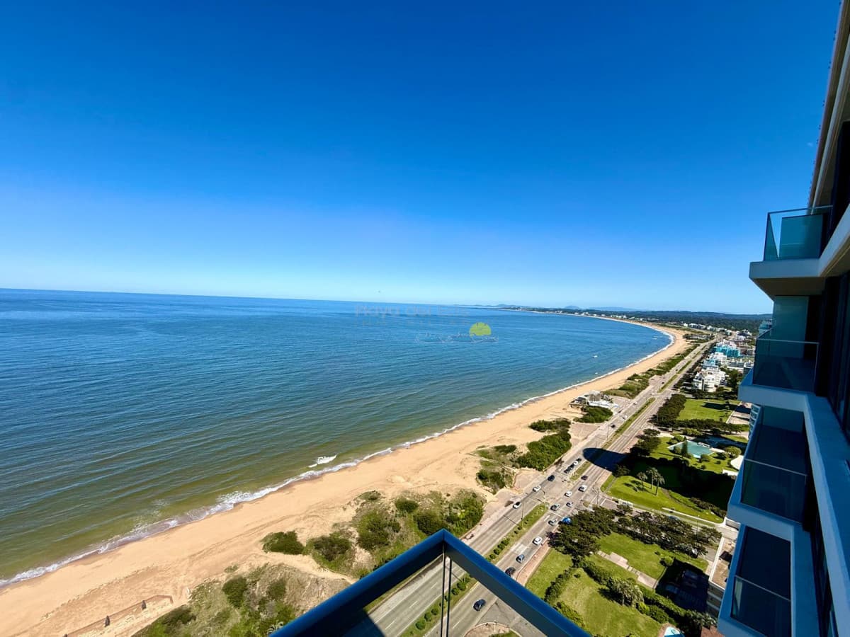 Apartamento en alquiler temporal de 3 dormitorios en Torre Venetian , Punta del este , Playa Mansa  - Inmobiliaria Playa del Este