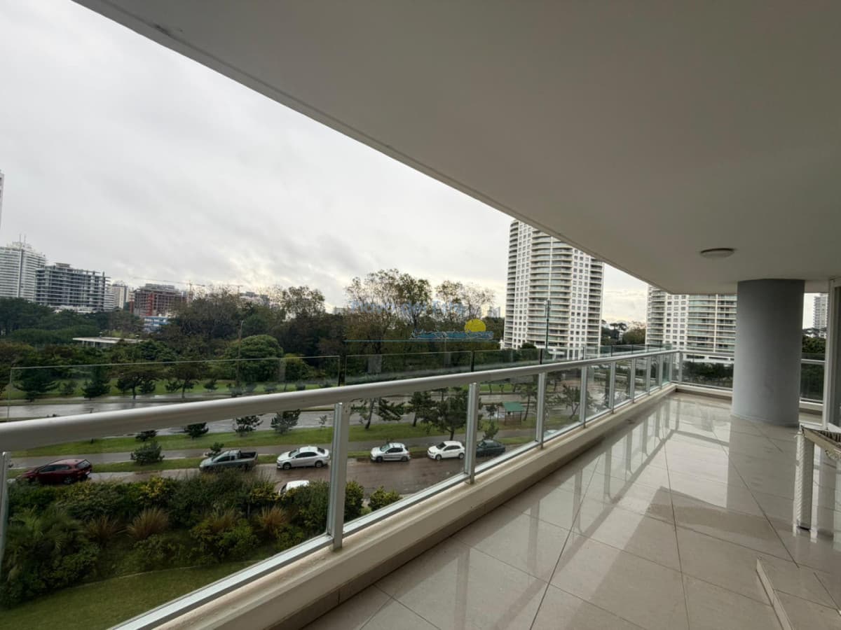 Apartamento en Venta de 4 dormitorios en Torre ONE , Punta del este . Playa Brava , Roosevelt - Inmobiliaria Playa del Este