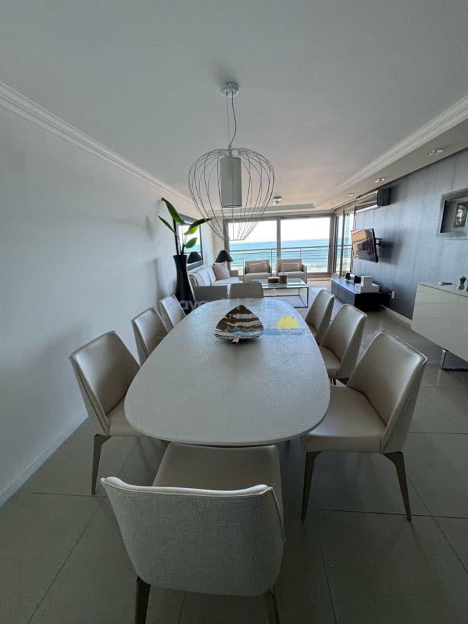 Apartamento en Alquiler de 3 Dormitorios en Punta del este , Playa Brava , Torre Imperiale  - Inmobiliaria Playa del Este