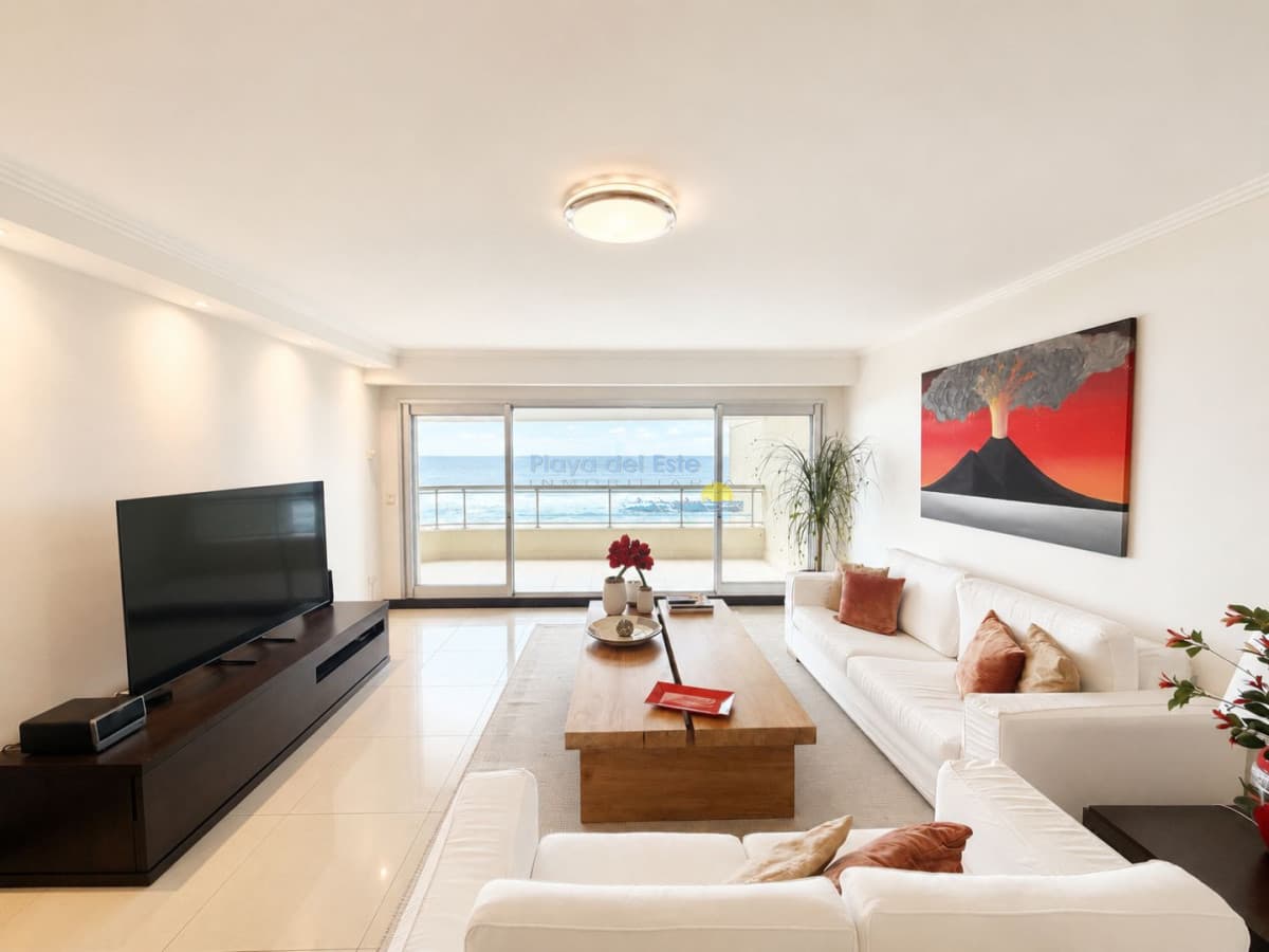 Apartamento en venta de 3 dormitorios `y servicio en Punta del este , Playa brava , Torre lobos  - Inmobiliaria Playa del Este