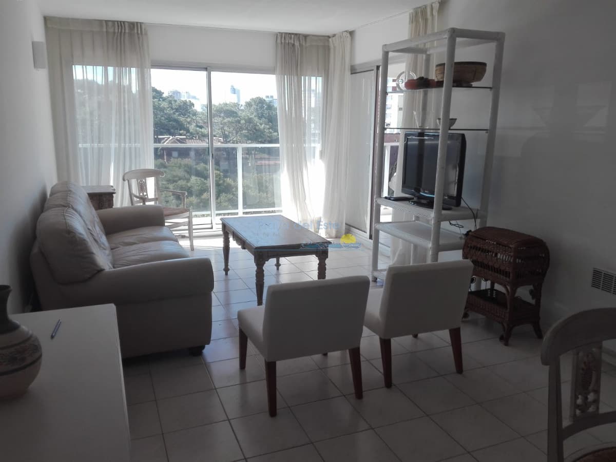 Apartamento en Venta de 2 dormitorios y medio en Punta del este , Playa Brava , Edificio Long Beach  - Inmobiliaria Playa del Este