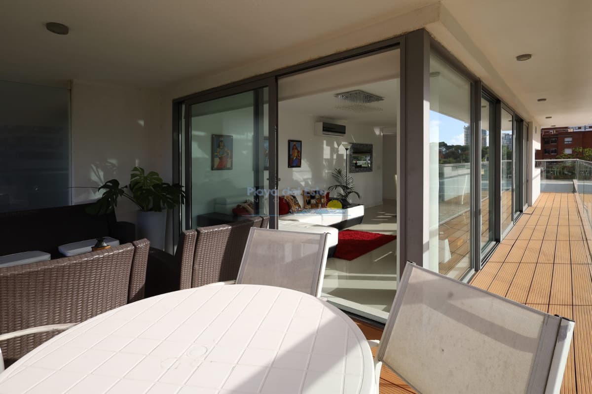 Apartamento en Venta de 2 dormitorio en Edificio Chronos , Punta del este , Playa Mansa  - Inmobiliaria Playa del Este