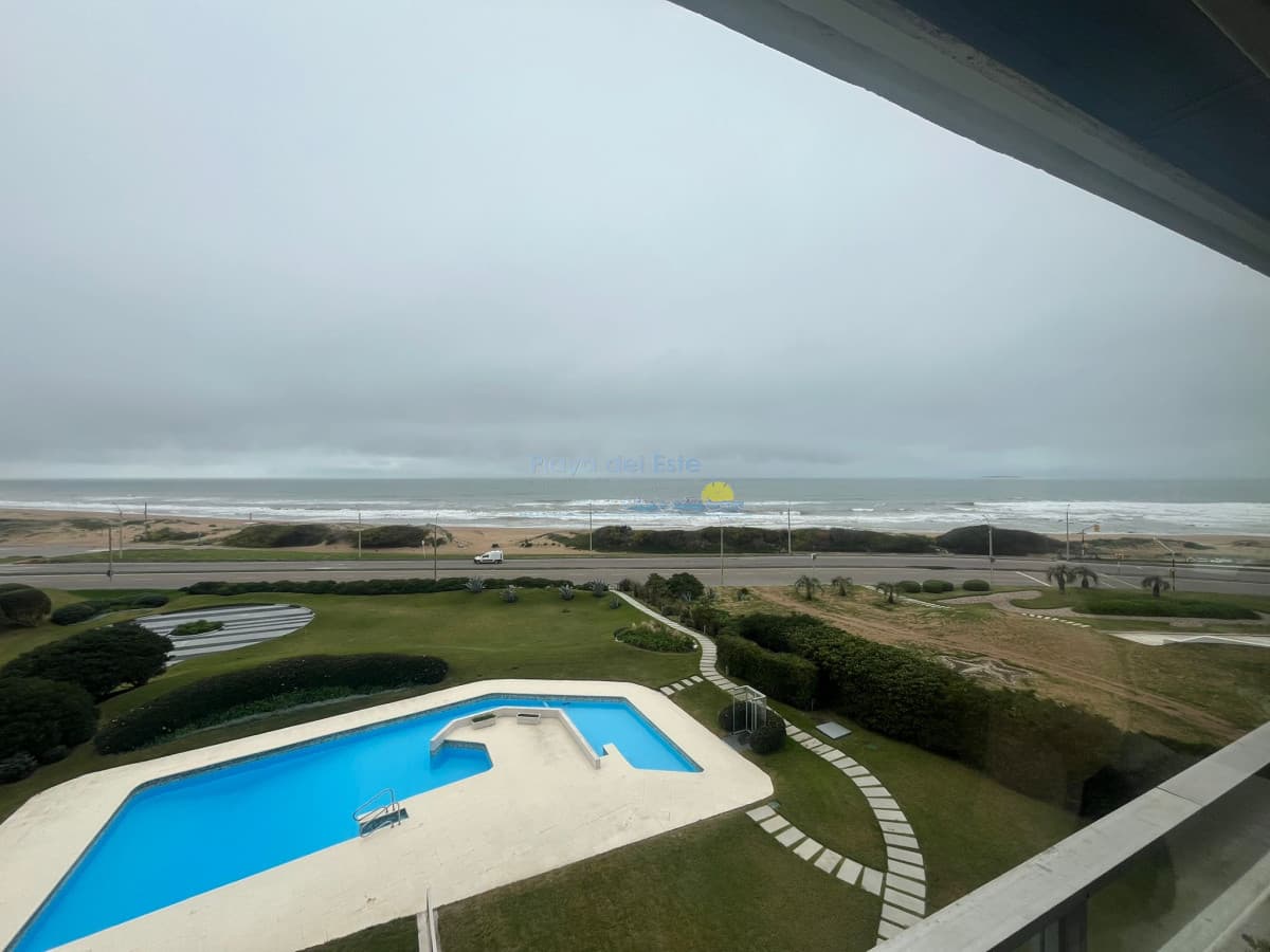Apartamento en Venta de 3 dormitorios en Punta del este , Edificio Delfin , Vista al mar , Playa brava  - Inmobiliaria Playa del Este
