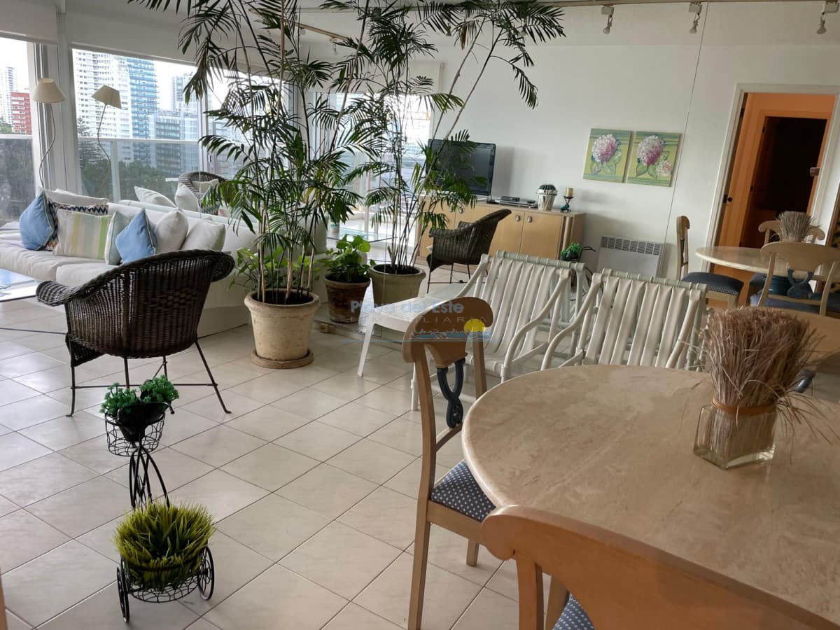Apartamento de 2 dormitorios en Edificio Long beach , playa brava , Punta del este  - Inmobiliaria Playa del Este