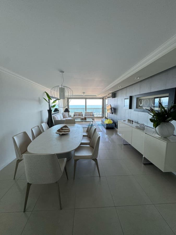 Apartamento en Alquiler de 3 Dormitorios en Punta del este , Playa Brava , Torre Imperiale  - Inmobiliaria Playa del Este