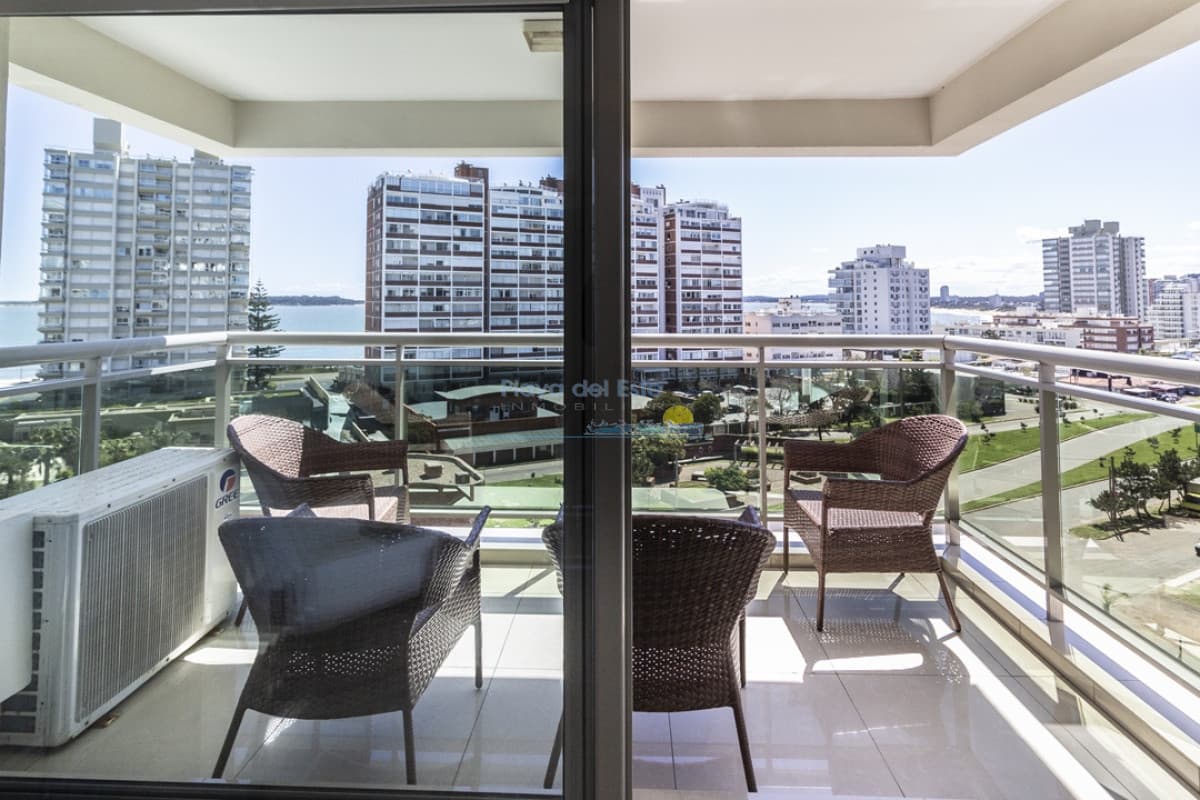 Apartamento en Alquiler en Punta del este 2 dormitorios , Torre imperiale , Playa brava   - Inmobiliaria Playa del Este