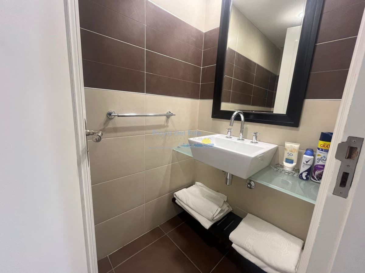 Apartamento en Alquiler temporal de 2 domritorios en Torre Imperiale , Punta del este , Playa brava  - Inmobiliaria Playa del Este