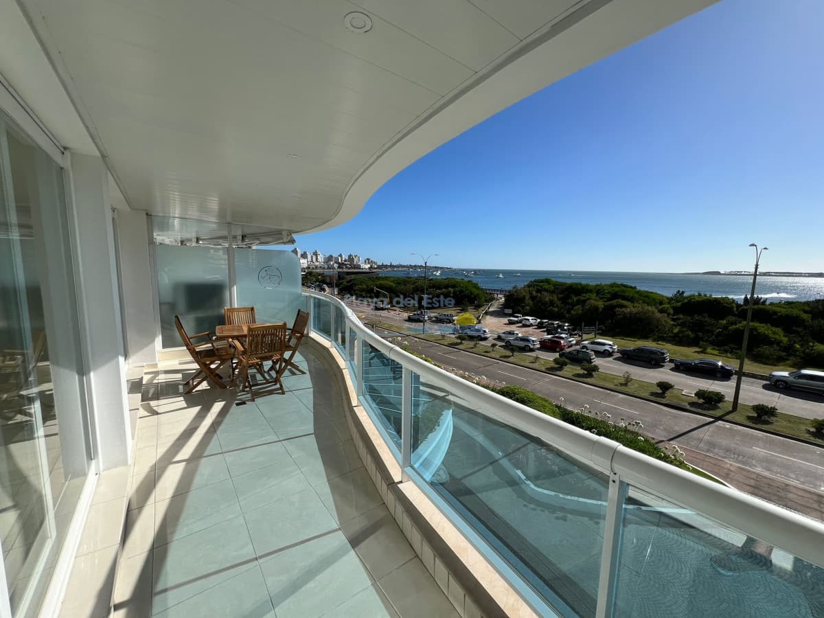 Departamento en Alquiler de 3 Dormitorios en Punta del este Torre Millenium . Playa Mansa , Vista al Mar  - Inmobiliaria Playa del Este