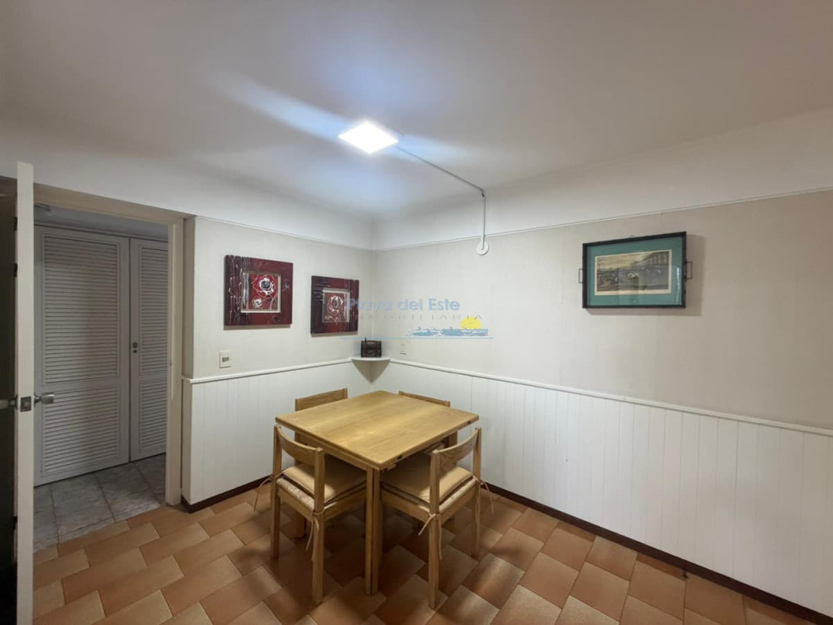 Apartamento de 3 dormitorios en alquiler anual e invernal , Punta del este  - Inmobiliaria Playa del Este