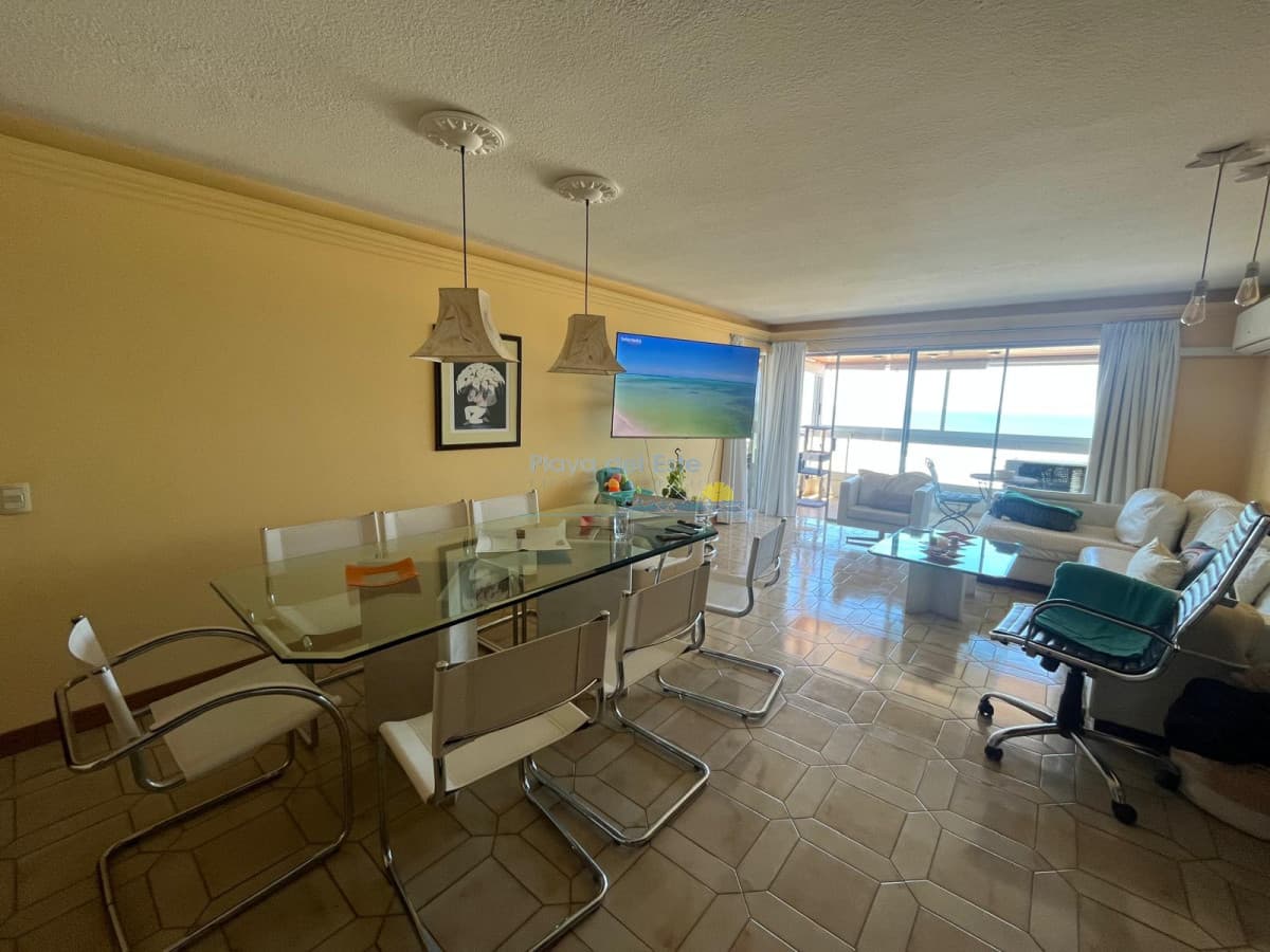 Apartamento de 3 dormitorios en Punta del este , Playa Mansa , Frente al mar  - Inmobiliaria Playa del Este