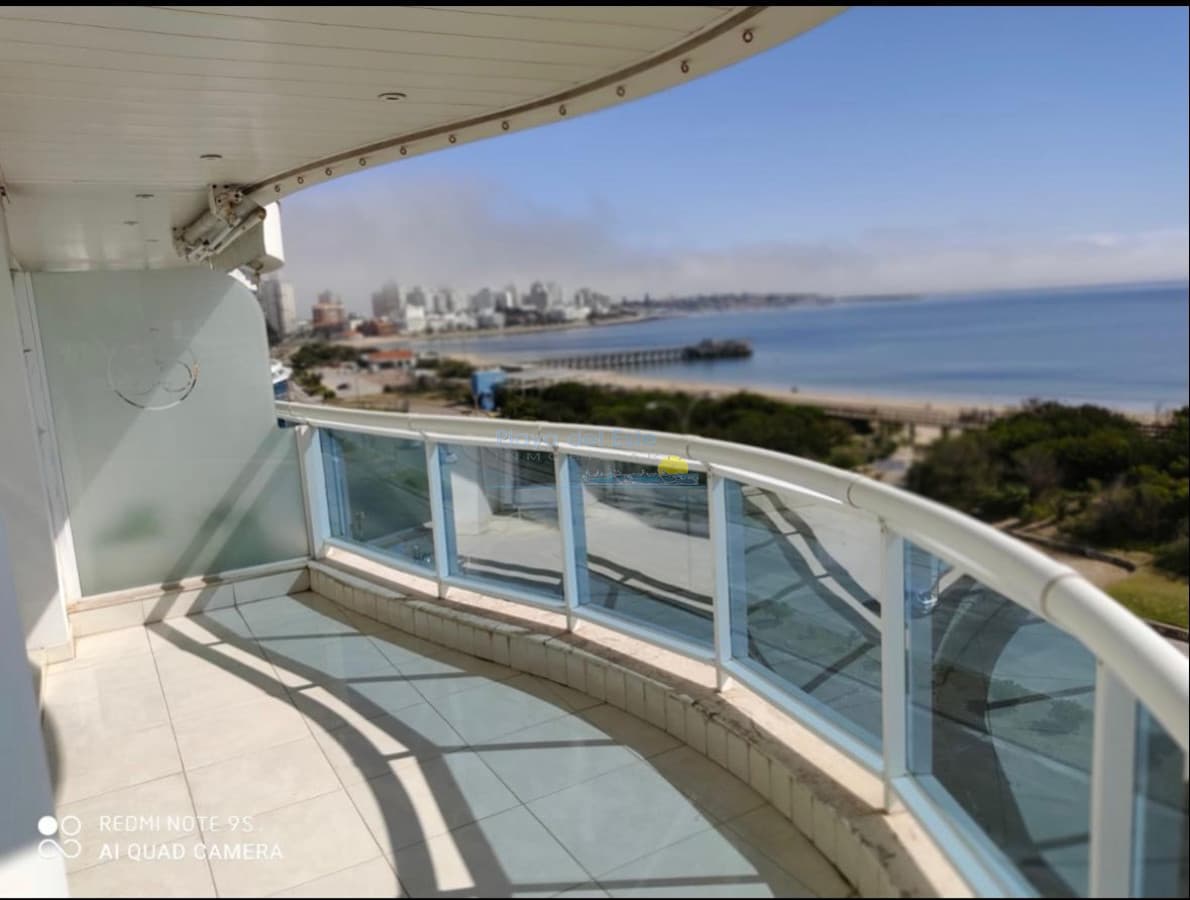 Apartamento en alquiler de temporada en Torre Millenium de 3 dormitorios , Punta del este , Playa mansa  - Inmobiliaria Playa del Este