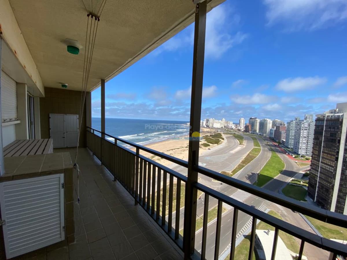 Apartamento en alquiler de temporada de 2 dormitorios en Punta del este  - Inmobiliaria Playa del Este