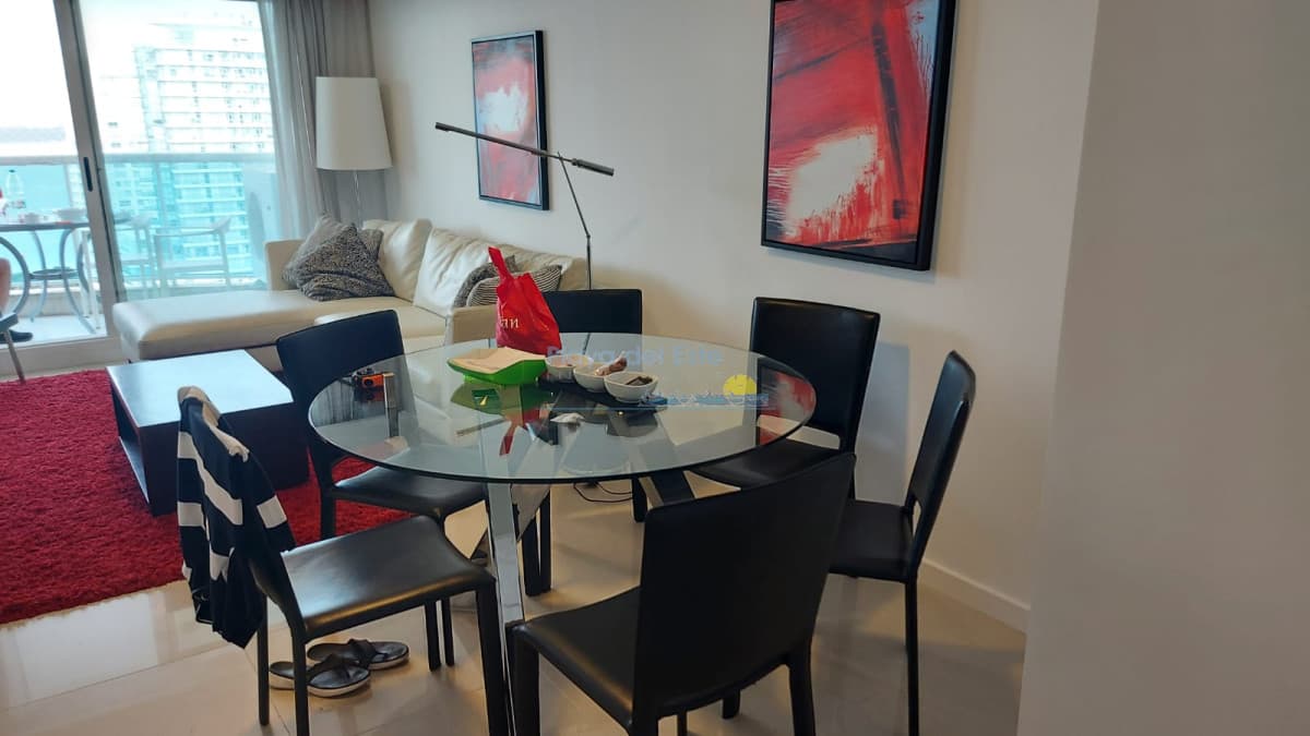 Apartamento de 2 dormitorios y medio en alquiler temporal en Casino tower , Punta del este , Playa Mansa  - Inmobiliaria Playa del Este