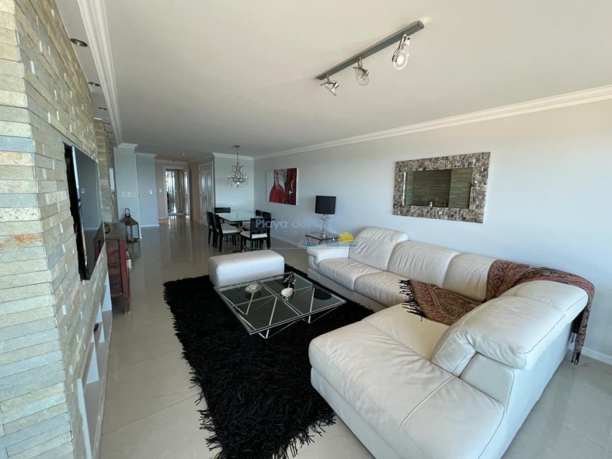 Apartamento de 3 dormitorios en Torre Imperiale , Punta del este  - Inmobiliaria Playa del Este