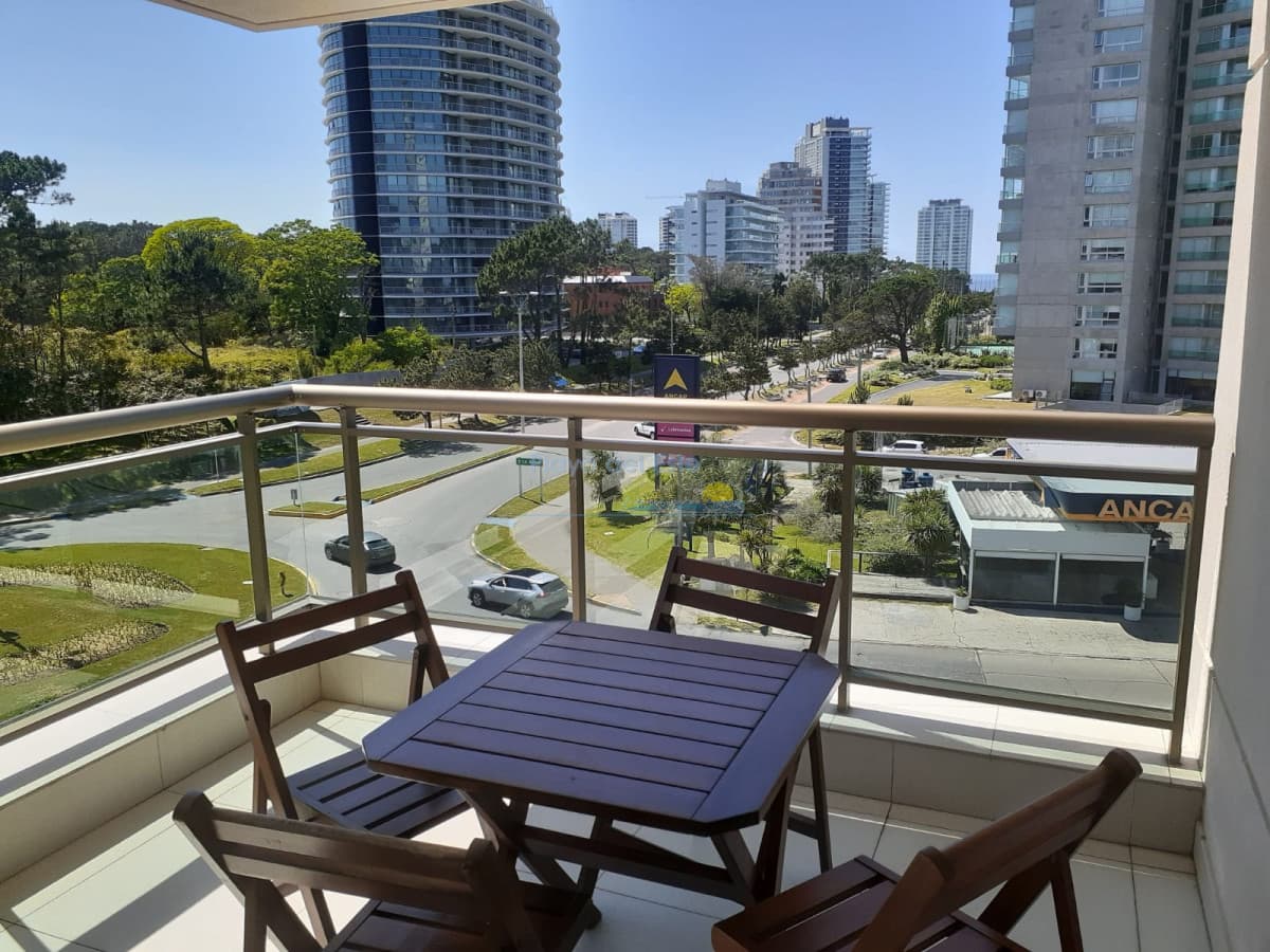 Apartamento de 3 Dormitorios en Alquiler temporal en PLACE LAFAYETTE , Punta del este  - Inmobiliaria Playa del Este