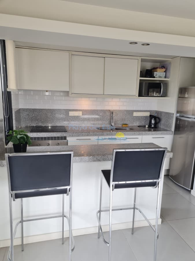 Apartamento en alquiler temporal de 2 dormitorios en Punta del este  - Inmobiliaria Playa del Este
