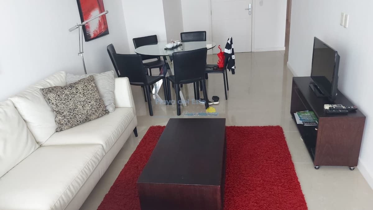 Apartamento de 2 dormitorios y medio en alquiler temporal en Casino tower , Punta del este , Playa Mansa  - Inmobiliaria Playa del Este