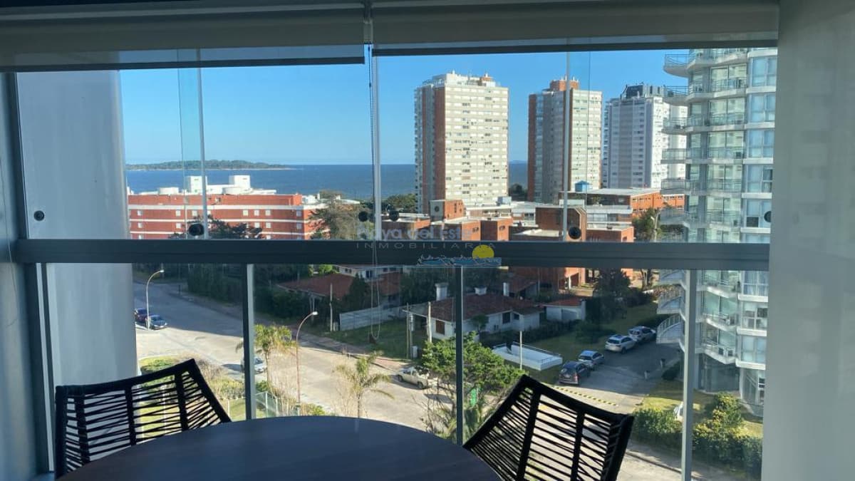 Apartamento en alquiler temporal  de 2 dormitorios en Edificio Miami Bouelvard , Punta del este , Playa mansa  - Inmobiliaria Playa del Este